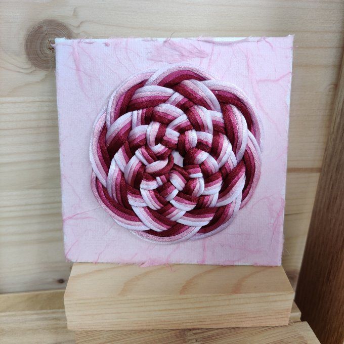 Cadre noeud celtique coeur ou fleur