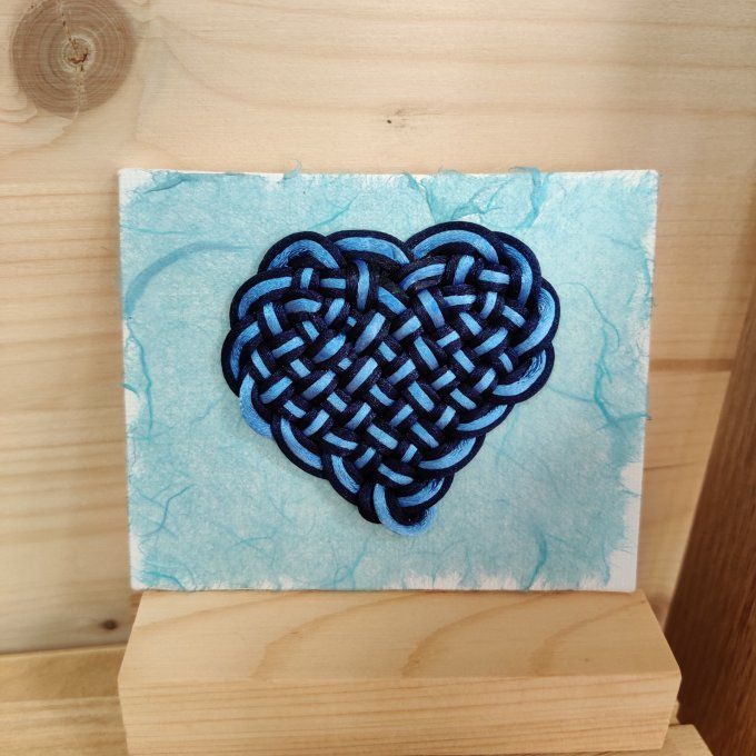 Cadre noeud celtique coeur ou fleur