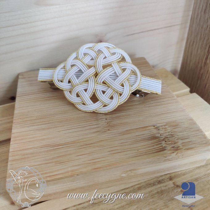 Barrette pour cheveux ornée d'un noeud Kesa en Mizuhiki