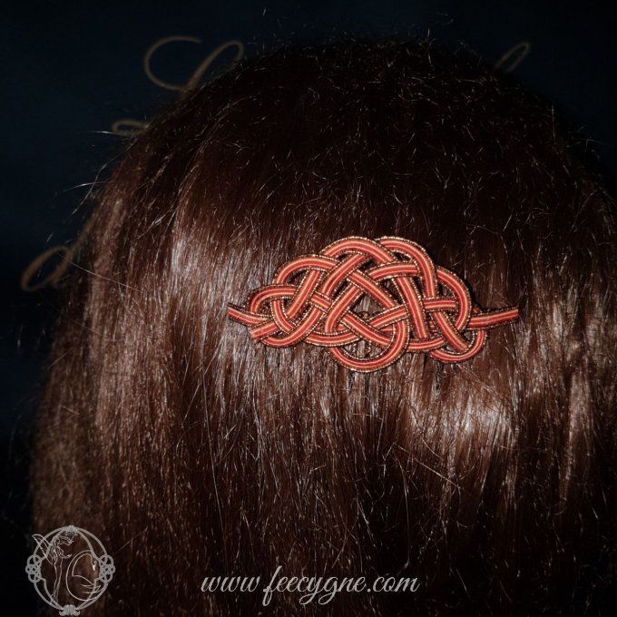 Peigne à cheveux surmonté d'un noeud pin en Mizuhiki