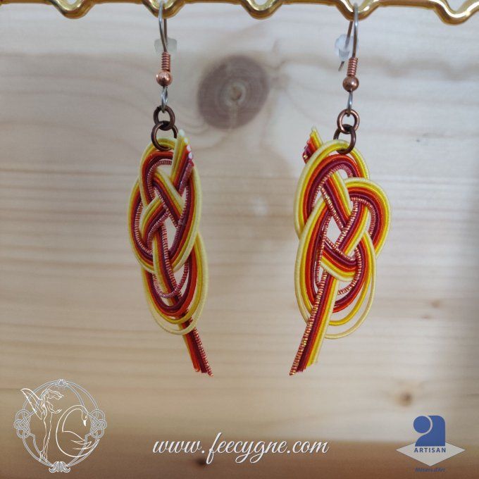 Boucles d'oreilles avec noeud awaji en Mizuhiki