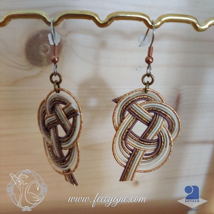 Boucles d'oreilles avec noeud awaji en Mizuhiki