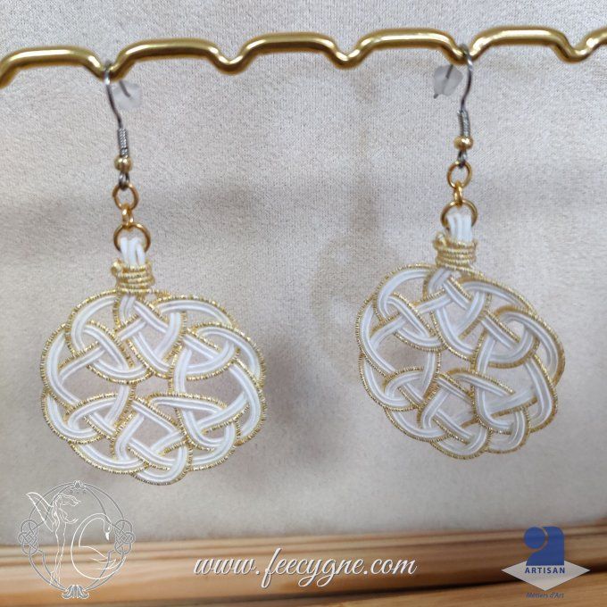 Boucles d'oreilles Mizuhiki à noeud Kesa