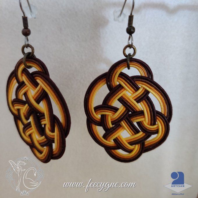 Boucles d'oreilles avec noeud tortue en Mizuhiki