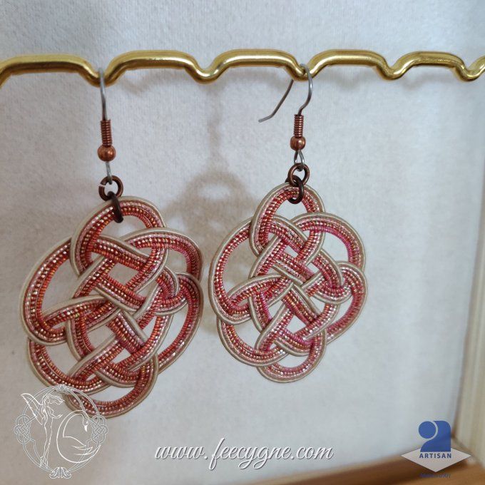 Boucles d'oreilles avec noeud tortue en Mizuhiki