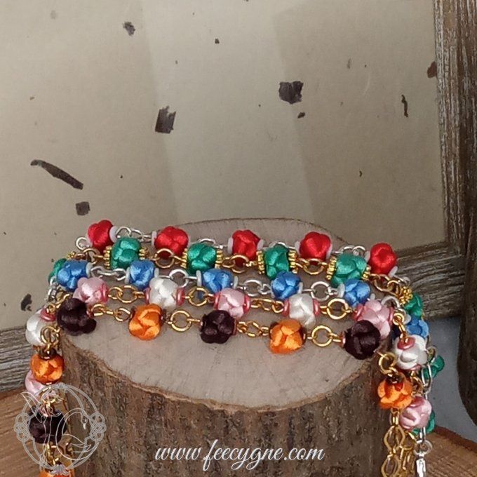 Bracelet noeud boule sur chainette dorée