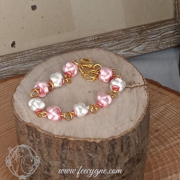 Bracelet noeud boule sur chainette dorée