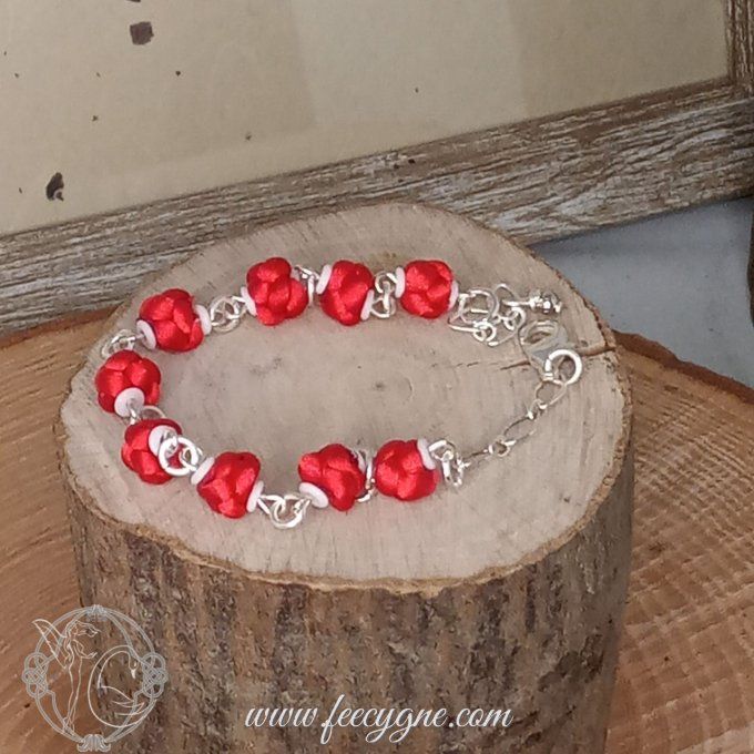 Bracelet noeud boule sur chainette dorée