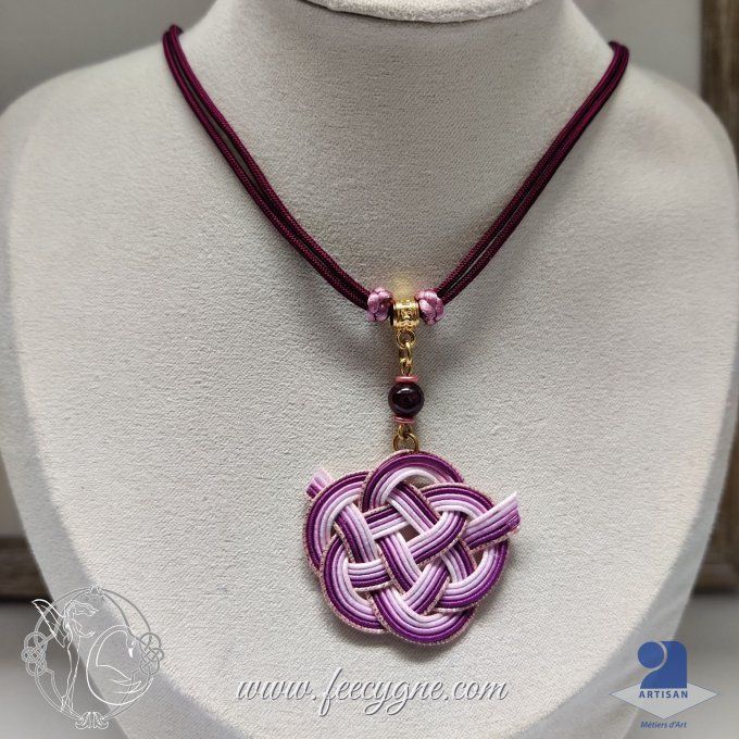 Collier mizuhiki avec noeud Camélia et pierre gemme Grenat