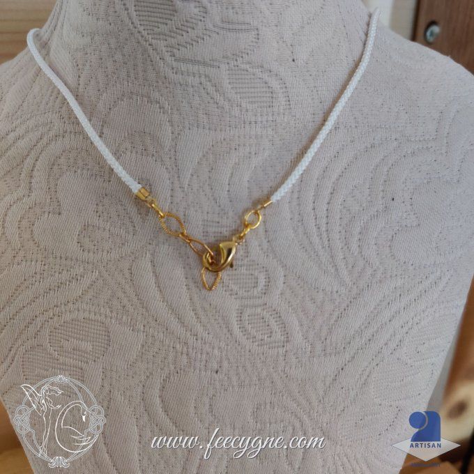 Collier 4 noeuds gingembre et perle en verre