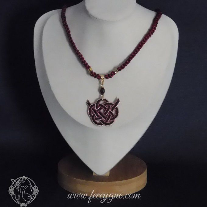 Collier avec pendentif mizuhiki noeud "camélia" et pierre gemme