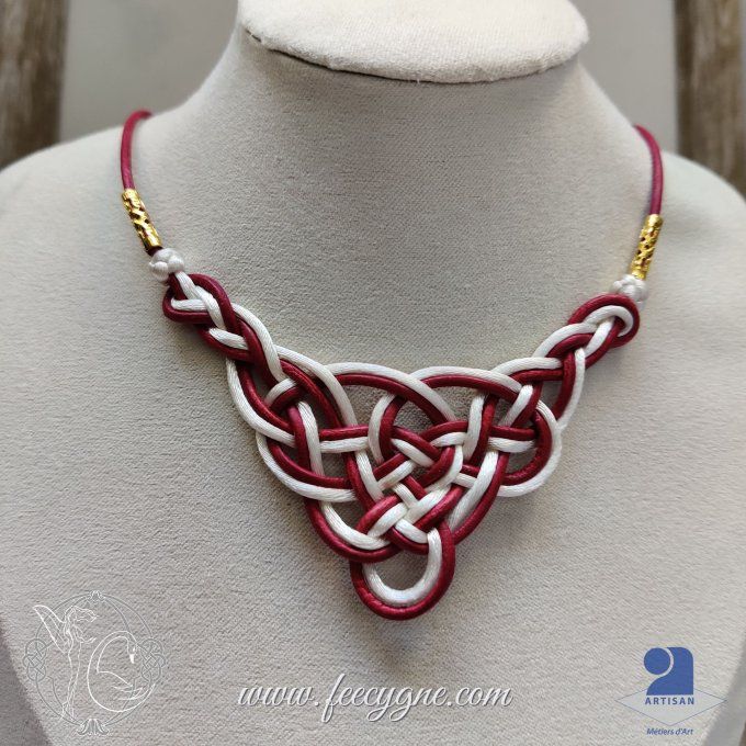 Collier cuir et cordon noeud guenievre