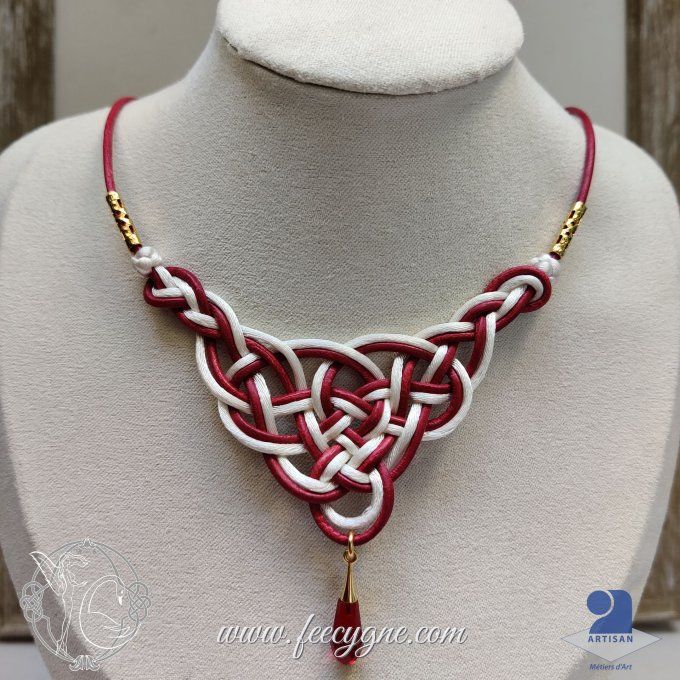 Collier cuir et cordon noeud guenievre