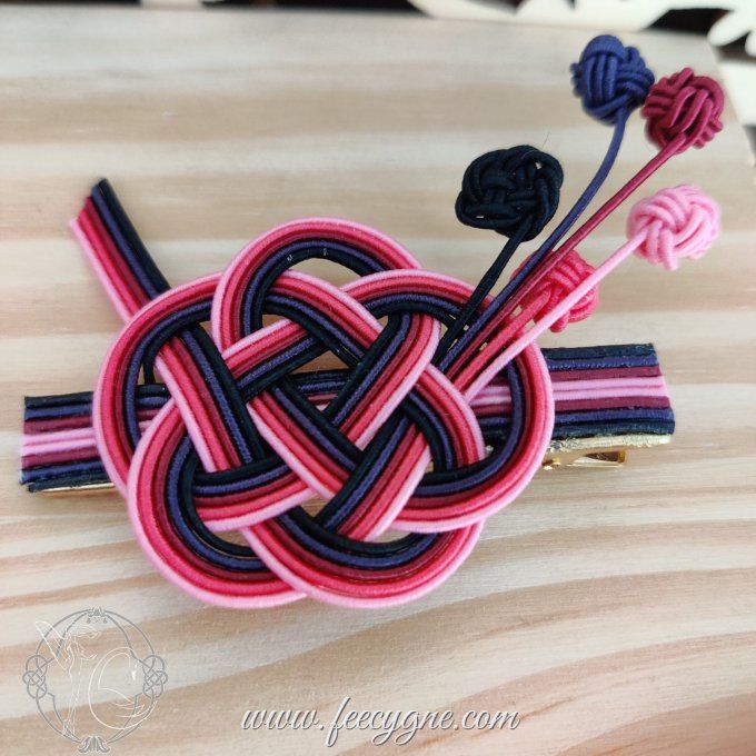 Pince noeud Camelia avec boules Mizuhiki